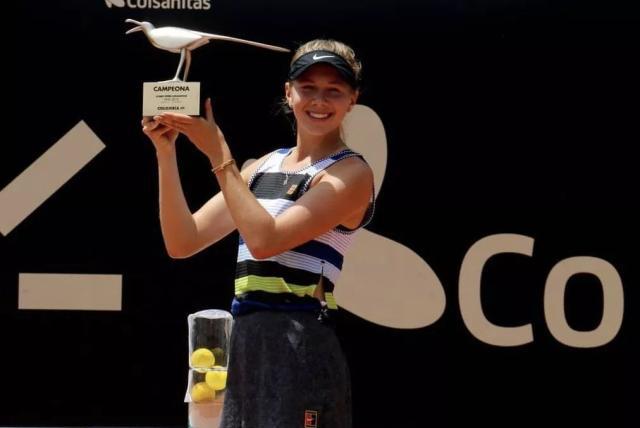 表现显得尤 表现显得尤